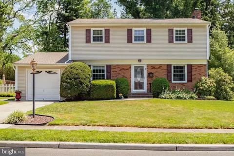 9 Lawnside Dr, Lawrence, NJ 08648