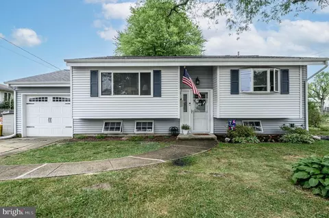 22 Vista Rd, Hamilton, NJ 08690