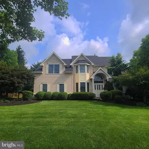 8 Chaucer Ct, Princeton Junction, NJ 08550