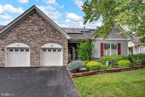 236 Meadowlark Dr, Hamilton, NJ 08690