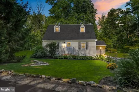 57 Stony Brook Rd, Hopewell, NJ 08525