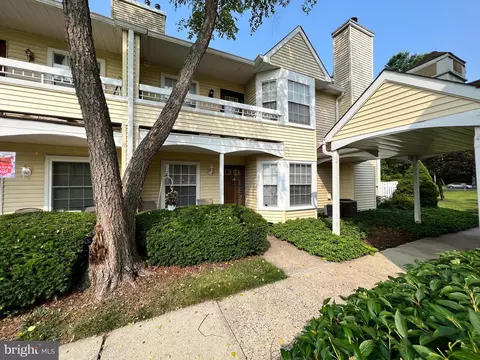 4 Dennis Ct, Hightstown, NJ 08520