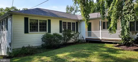 81 Hart Ave, Hopewell, NJ 08525
