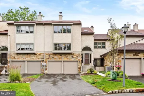 73 Woodmont Dr, Lawrence, NJ 08648