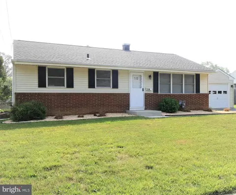 10 Shelly Ln, Hamilton, NJ 08690