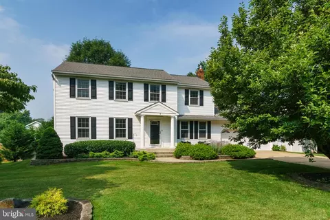 5 Sandy Ln, Ewing, NJ 08628