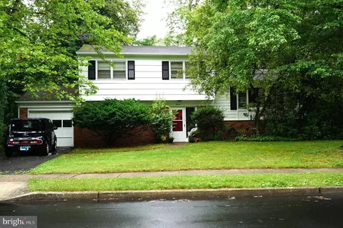 11 Rydal Dr, Lawrenceville, NJ 08648