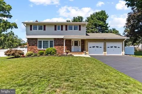 90 Tudor Dr, Hamilton, NJ 08690