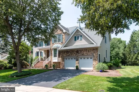 97 Chicory Ln, Pennington, NJ 08534