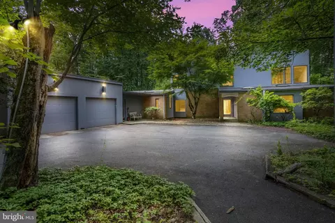 24 White Oak Dr, Princeton, NJ 08540