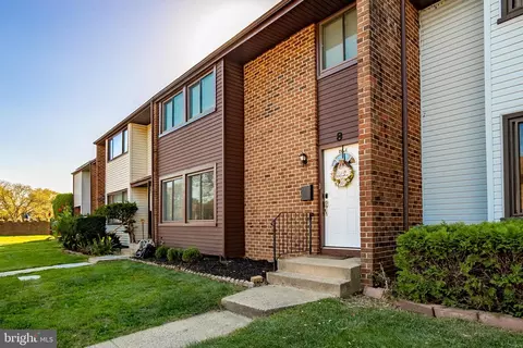 8 Bennington Dr, Hightstown, NJ 08520