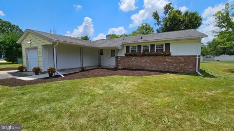 9 Heathwood Dr, East Windsor, NJ 08520