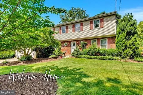 3 Dunbar Dr, Princeton Junction, NJ 08550
