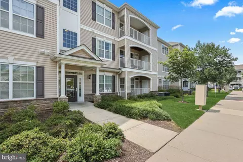 821 Timberlake Dr, Ewing, NJ 08618
