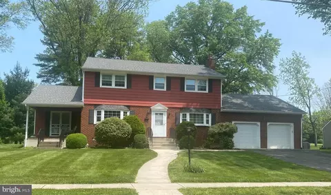 12 Burning Tree Ln, Lawrence, NJ 08648