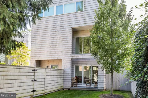 16 Greenview Ave, Princeton, NJ 08542