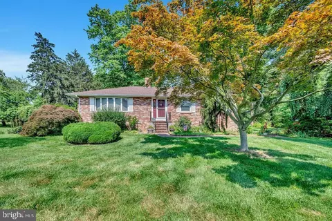 33 Spring Garden Rd, Robbinsville, NJ 08691