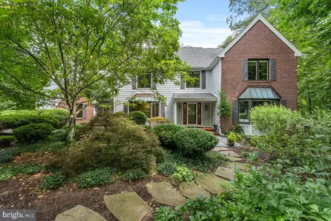 83 W Shore Dr, Pennington, NJ 08534