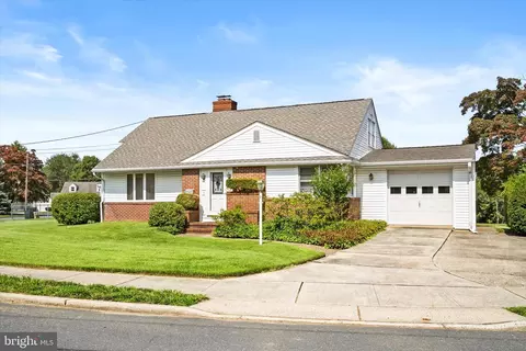 9 Coral Dr, Hamilton, NJ 08619