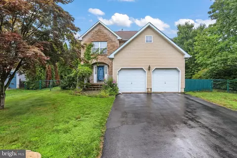 5 Morrell Rd, Lawrence, NJ 08648