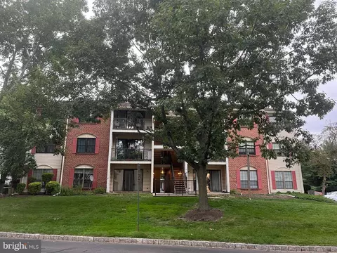 2 Rickard Ct #2, Lawrence Township, NJ 08648