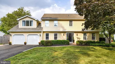 9 Hereford Dr, Princeton Junction, NJ 08550