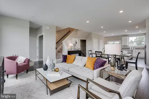 121 Lewis Fisher Dr, Hopewell, NJ 08525