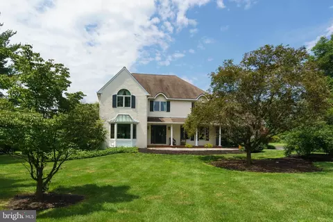 13 W Shore Dr, Pennington, NJ 08534