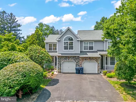 12 Village Ct, Lawrenceville, NJ 08648