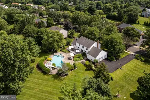 8 Ellsworth Dr, West Windsor, NJ 08550