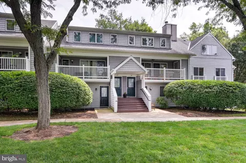 27 Academy Ct, Pennington, NJ 08534