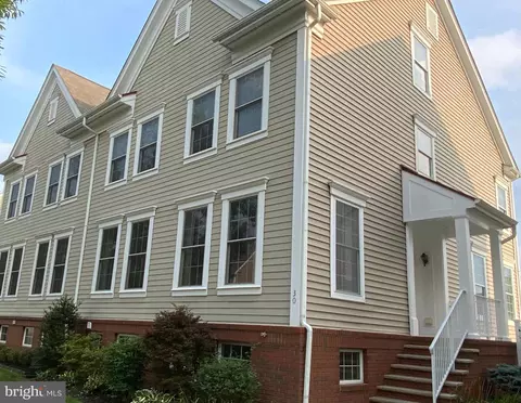 30 Union St, Robbinsville, NJ 08691