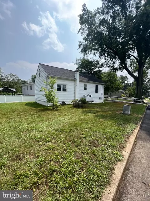 102 Tettemer Ave, Hamilton, NJ 08610