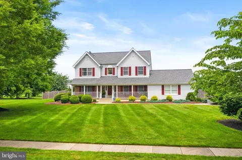 3 Hamton Ct E, Robbinsville, NJ 08691