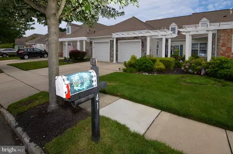 41 Sparrow Dr, Hamilton, NJ 08690