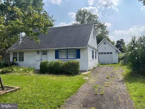 3 Calvin Ave, Ewing, NJ 08618
