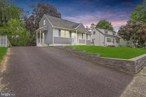 14 Richbell Rd, Hamilton, NJ 08620