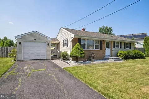 19 Jean Dr, Hamilton, NJ 08690 photo 3