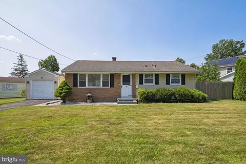 19 Jean Dr, Hamilton, NJ 08690