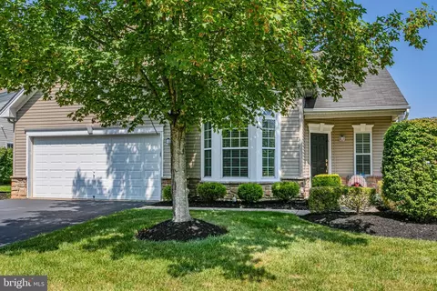 50 Lexington Dr, Pennington, NJ 08534