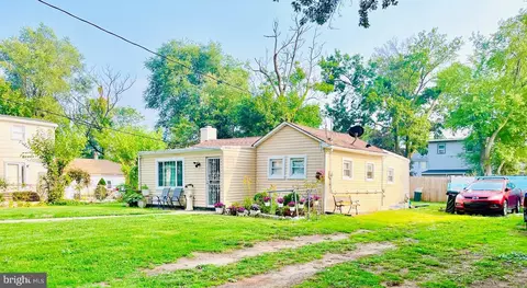 225 Berg Ave, Hamilton, NJ 08610