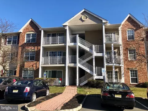 97 Chambord Ct, Hamilton, NJ 08619
