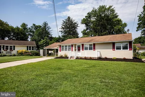 15 Holt Cir, Hamilton, NJ 08619