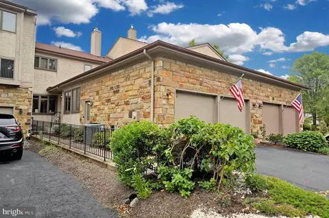 4 Marilyn Ct, Lawrenceville, NJ 08648