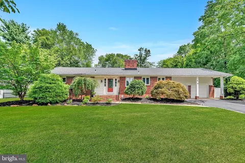 29 Winterset Dr, Robbinsville, NJ 08691