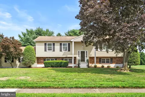 7 Old Post Ln, Hamilton, NJ 08620