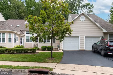 6 Winterberry Ter, Hamilton, NJ 08690