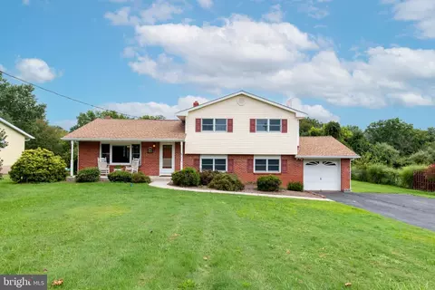28 State Park Dr, Titusville, NJ 08560