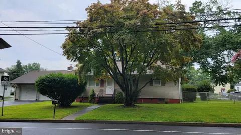 67 Green Ln, Ewing, NJ 08638