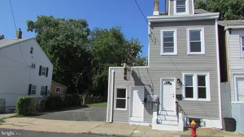 370-372 Reservoir St, Trenton, NJ 08618